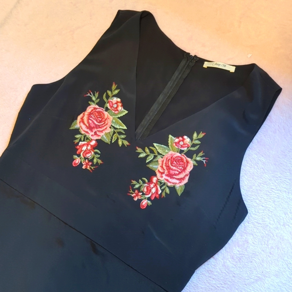Modcloth midmaxi with rose embroidery